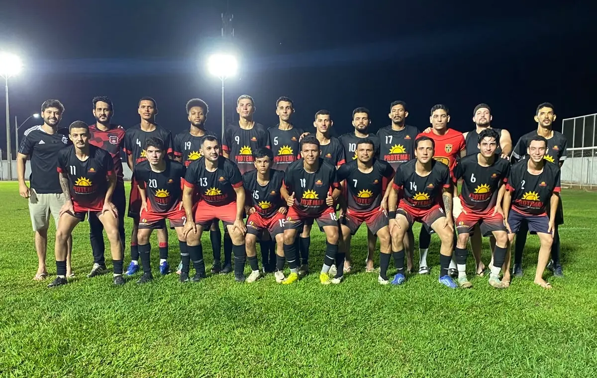 Elenco do Camargo FC classificado para a semifinal após vitória por 6 a 2